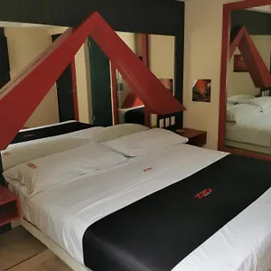 Love hotel Toreo 2*